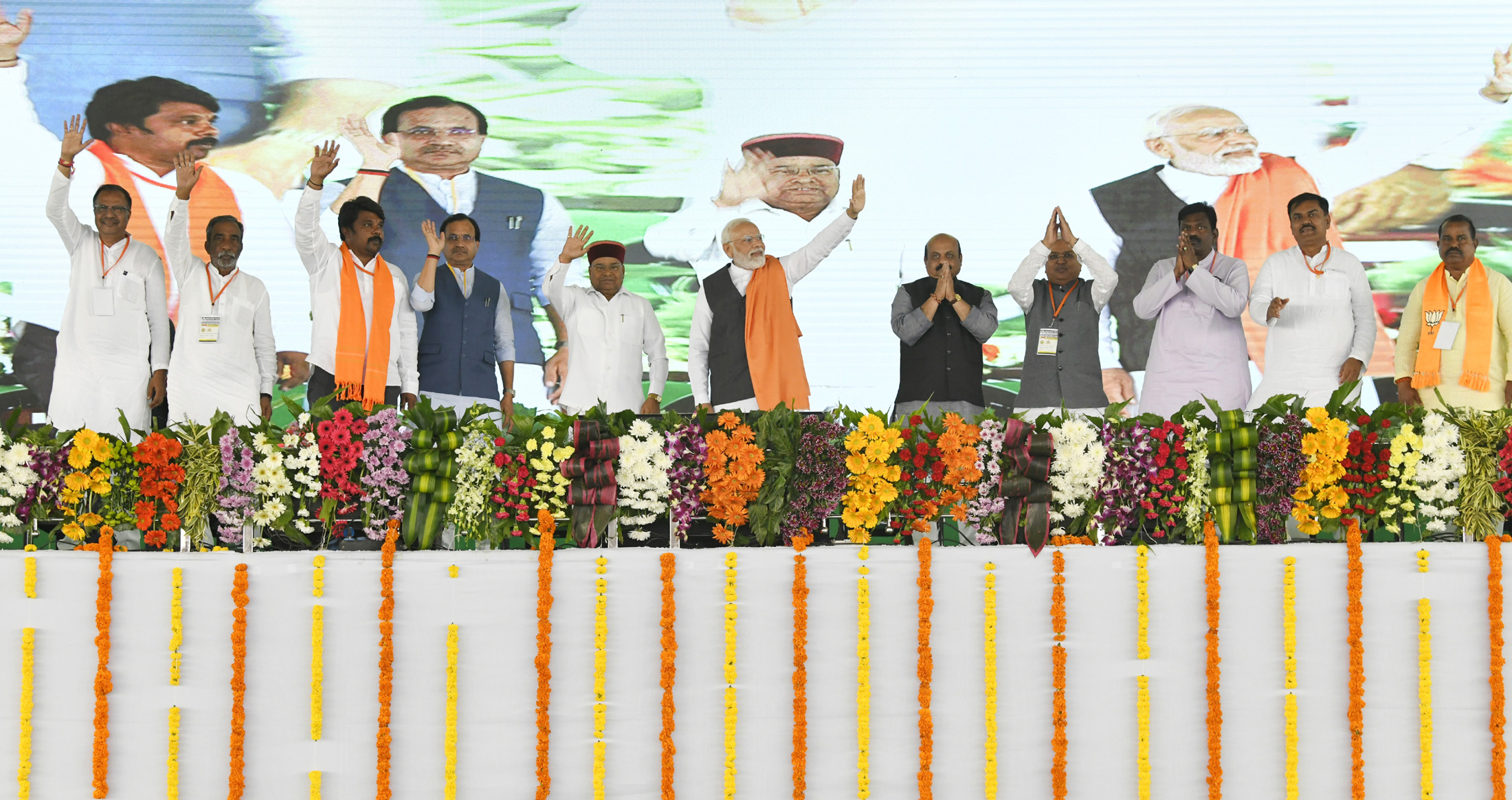 PM at the foundation laying ceremony of development projects, in Yadgiri, Karnataka on January 19, 2023.