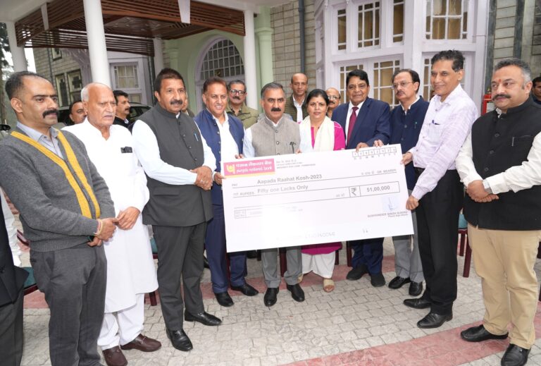 हिमाचल प्रदेश: मुख्यमंत्री ने अपनी समस्त जमा पूंजी 51 लाख रुपये की धनराशि आपदा राहत कोष-2023 में दान की