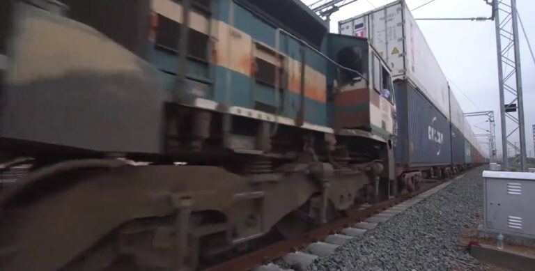 भारतीय रेलवे ने अक्टूबर 2023 तक 887.24 मीट्रिक टन माल की ढुलाई की