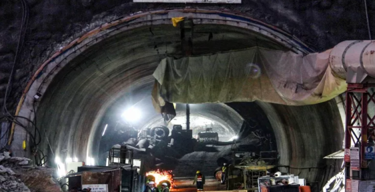 उत्तरकाशी के सिलक्यारा टनल में हुई दुर्घटना में फंसे सभी श्रमिकों को सकुशल बाहर निकाला गया